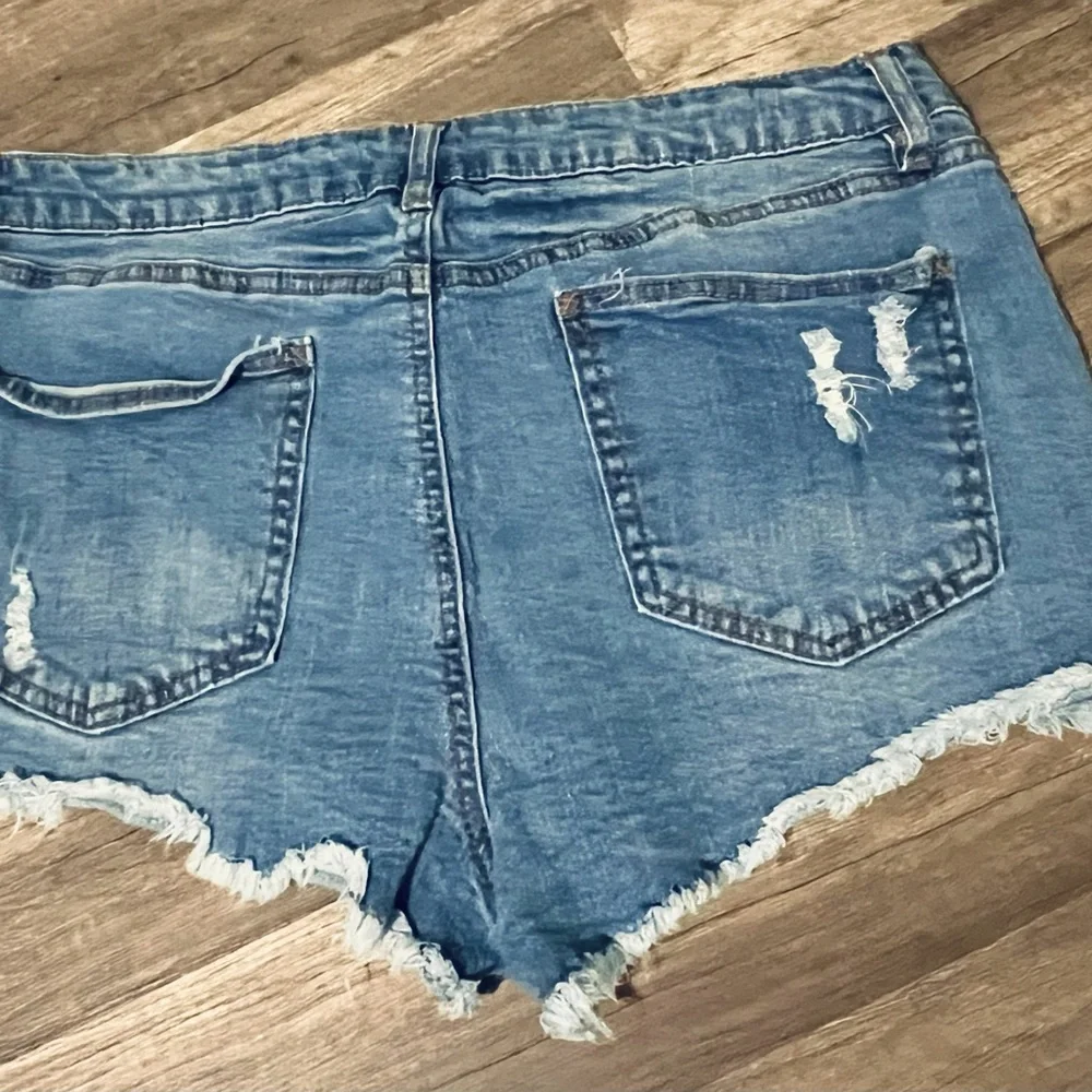 HIGHWAY Jean Distressed Frayed Faded Cutoff Shorts - Picture 2 of 4
